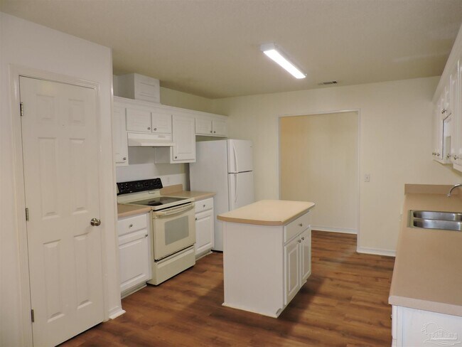 Building Photo - 2552 Southern Oaks Dr