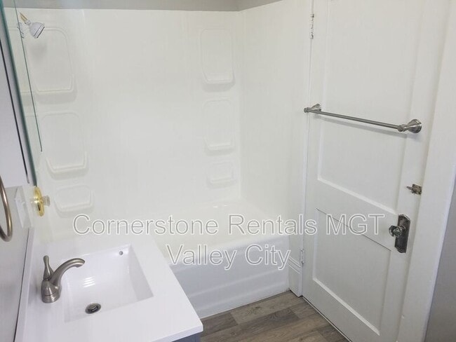 Building Photo - 205 3rd Ave SE