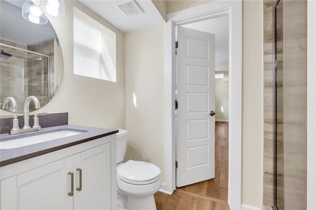 Building Photo - 998 Mayson Turner Rd NW