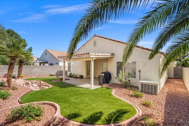 Building Photo - Beautiful Bright 3 Bedroom Single Story Home with Expansive Kitchen and Gorgeous Backyard