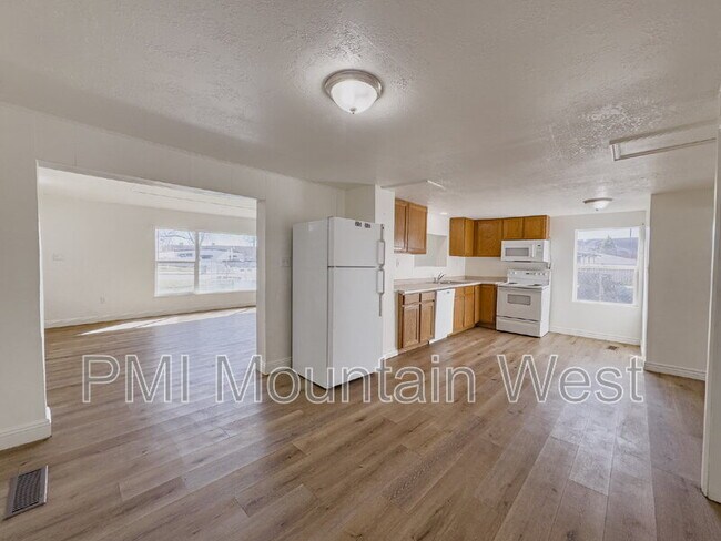 Building Photo - 450 W 200 N