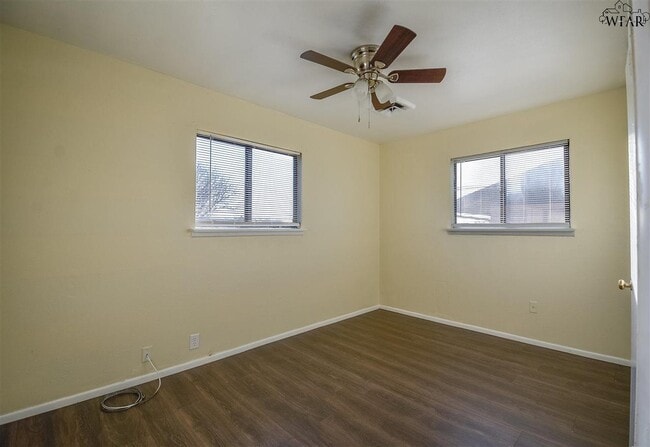 Building Photo - 1604 Red Fox Rd