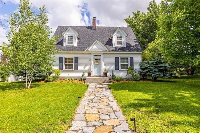 Building Photo - Stunning 4-Bedroom Home with Attached Garage and Fenced Yard