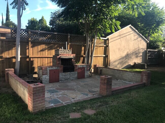 Backyard Patio - 5107 Enfield Ave