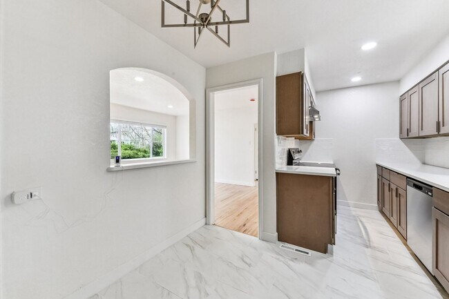 Building Photo - Stunning Single Family Home | 4BR/2BA | 1-Car Covered Parking | Fenced backyard