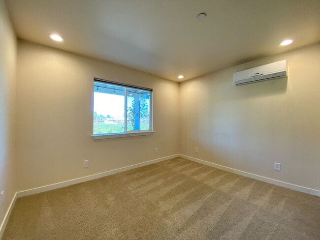 Building Photo - COMING SOON! 3 Bedrooms, 2 Bathrooms with ...