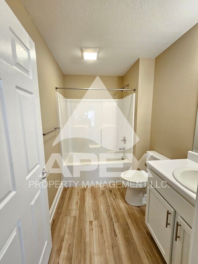 Building Photo - AVALON TOWNHOMES – LIKE NEW - 2 Bd/2.5 Ba Townhome off Topside Road with convenient access to Mar...