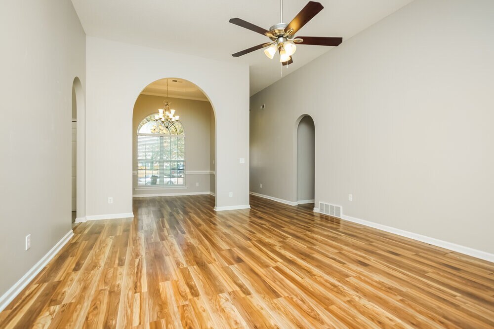 Building Photo - 8911 Oak Grove Blvd