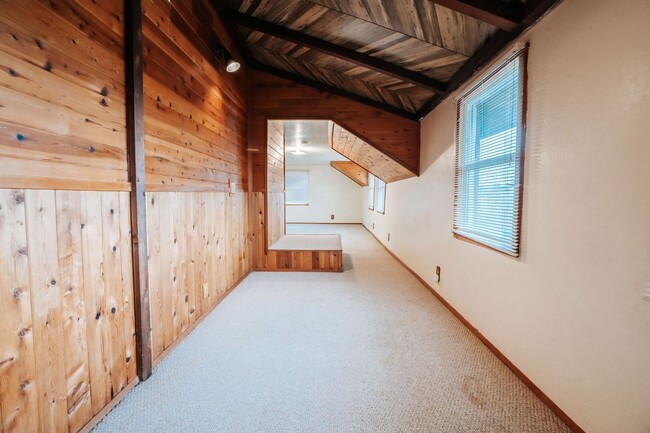 Building Photo - 122 Brennan St