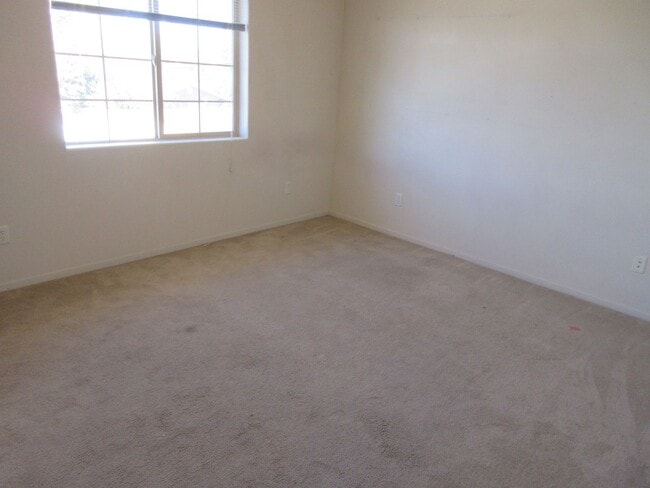 Building Photo - 2 bedroom - 2 bath - Affordable Housing with Garage!