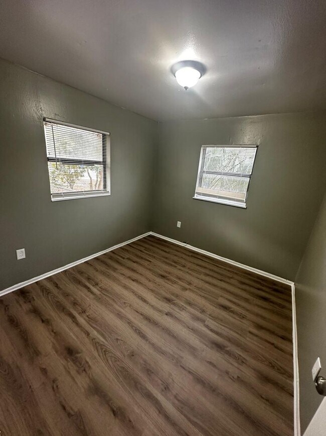 10011 N 14th St 10011 N 14th - 10011 N 14th St Tampa Fl Building Photo 