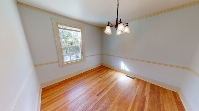 Building Photo - 508 Thomas Rd