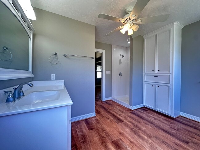 Building Photo - 13868 Cedar Hill Rd