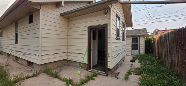 Building Photo - 2713 Maxwell Ave