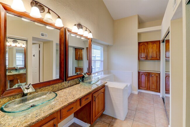 Building Photo - 17010 Cairnladdie St