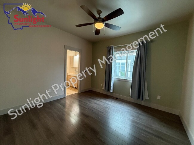 Building Photo - Modern 2 Bed 2 Bath Single Family Home that allows small pets!