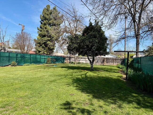 Building Photo - 1421 W 21st St