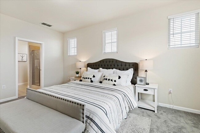 Building Photo - 501 Sugar Maple Ln