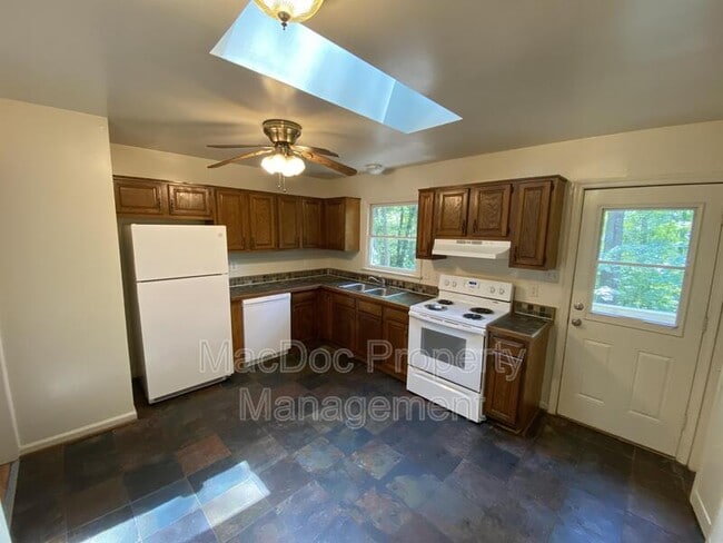 Building Photo - 507 Montgomery Dr