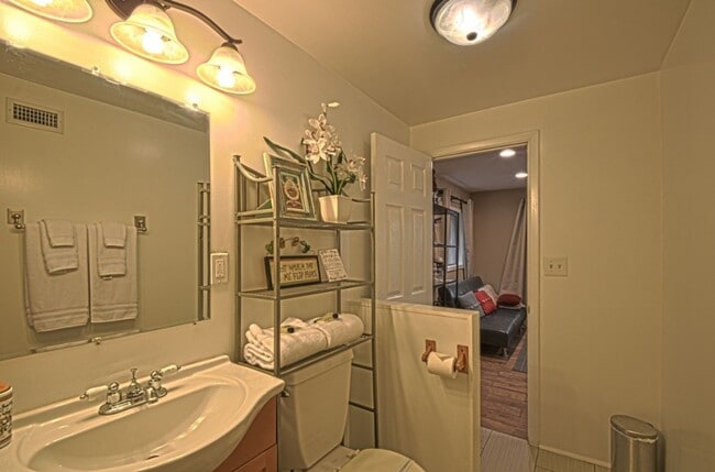 Building Photo - Beautifully Renovated Craftsman with Private Yard & Guest Suite in Prime Bankers Hill