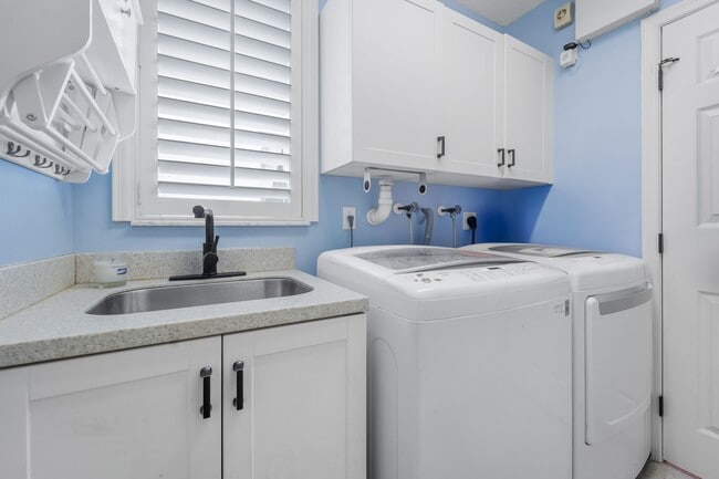 Building Photo - 5235 SW 171st Ave