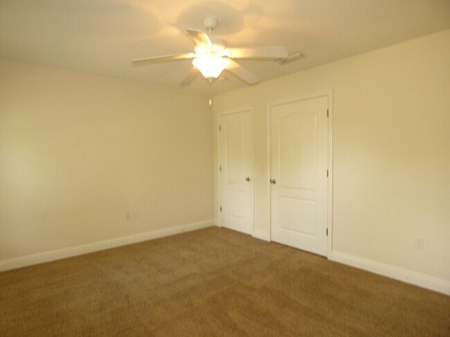 Building Photo - Custom-Built 3-Bedroom Home