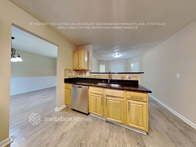 Building Photo - 6767 Mancha St