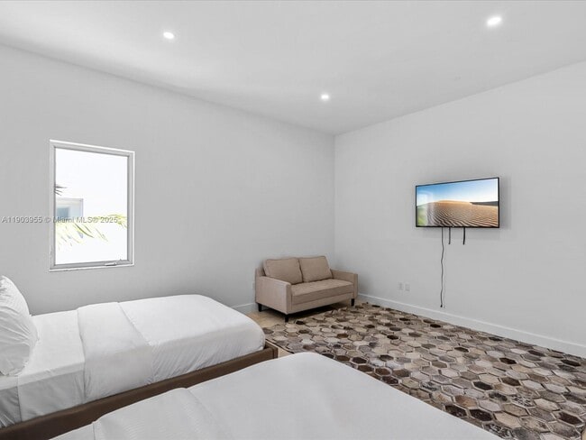 Building Photo - 155 N Shore Dr