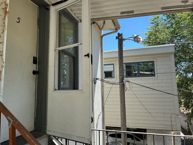 Building Photo - 560 S 600 E
