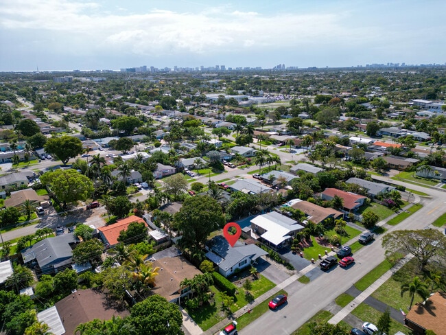Building Photo - 5840 NE 1st Terrace