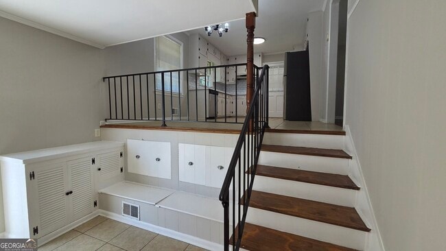 Building Photo - 715 Barnesdale Dr