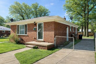 Building Photo - Fully Rebuilt 4-Bedroom Home with Spacious Backyard in Oak Park