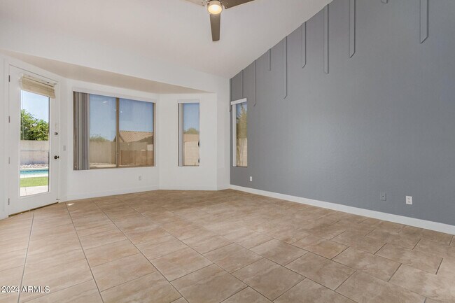 Building Photo - 4327 E Sands Dr