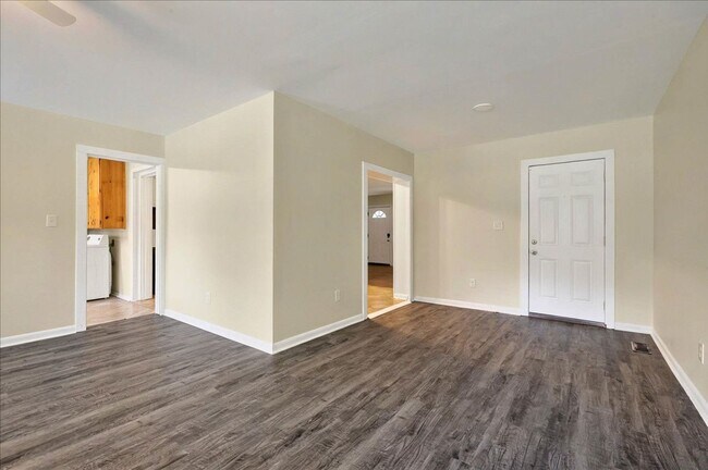 Building Photo - 4 bed 2 bath house, walk to stadium! Available August 2026