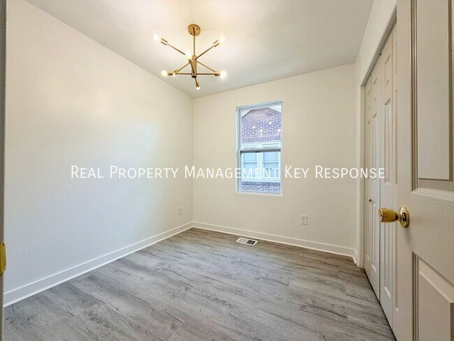 Building Photo - 2713 Alameda St
