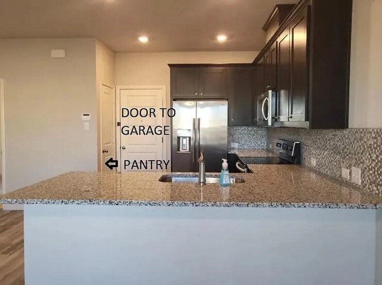 Building Photo - 3209 Solana Cir