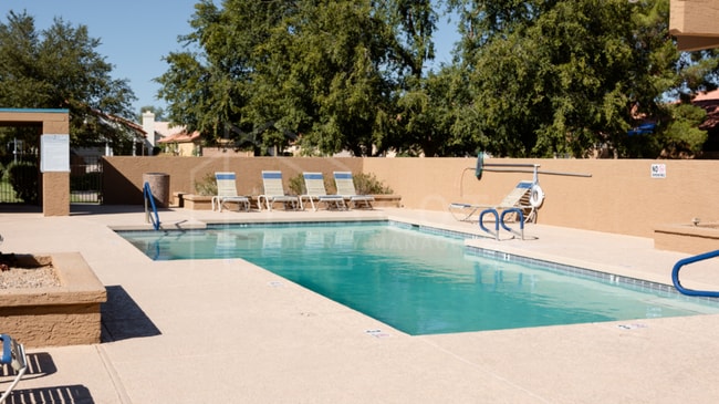 Building Photo - Charming Ahwatukee Home in Gated Community...