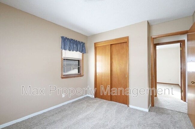 Building Photo - 3300 Bel Aire Rd