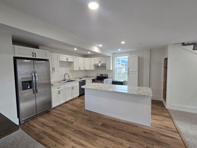 Building Photo - 188 Main St