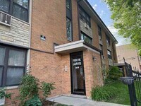 Building Photo - 1600 W Jarvis Ave