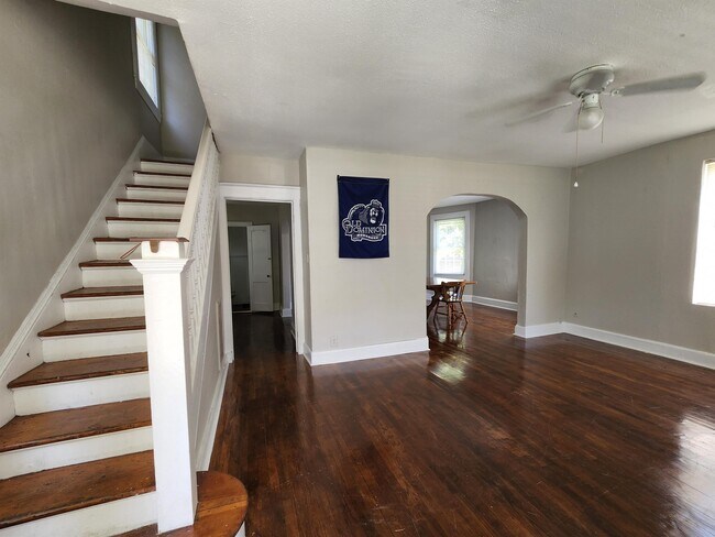 Building Photo - 1612 W 48th St