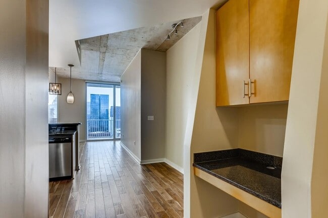 Building Photo - 360 Nueces St