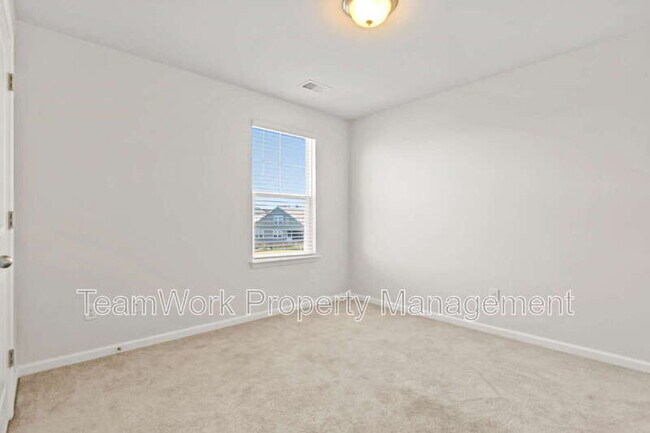 Building Photo - 454 Zenith Blvd