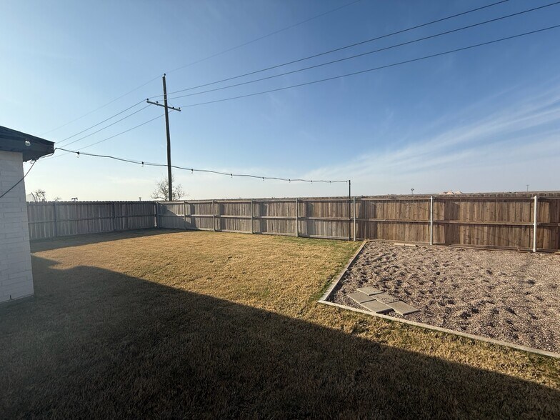 Large Backyard - 2409 Bastrop Ave