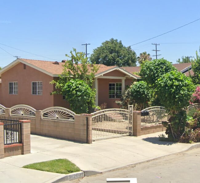 Building Photo - 3420 Granada Ave