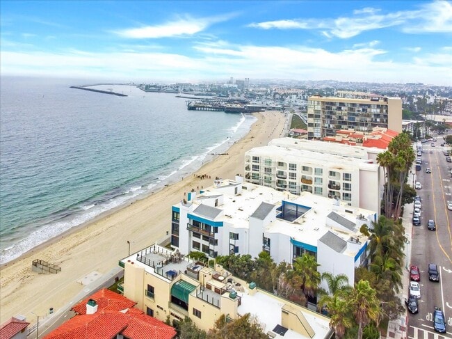 Building Photo - 575 Esplanade