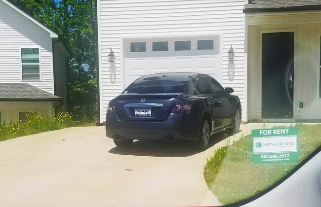 Building Photo - ???? Charming 3BR/2BA in the Heart of Travelers Rest – Minutes to Downtown, Swamp Rabbit Trail & ...