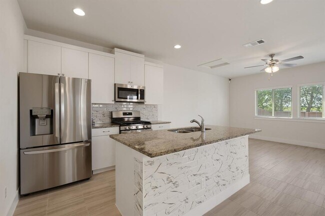 Building Photo - 603 White Steppe Way
