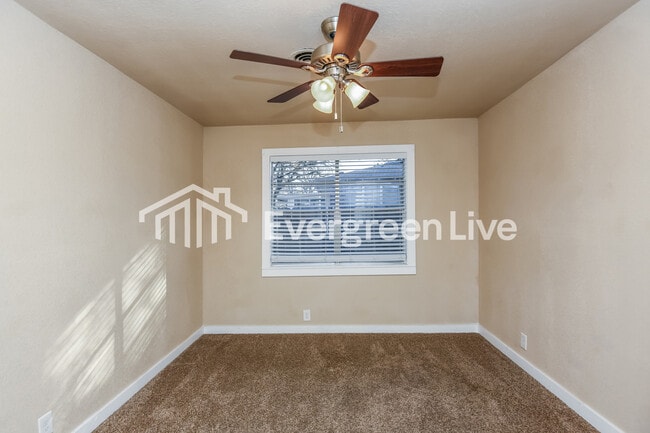 Building Photo - 7105 Robinhood Ln