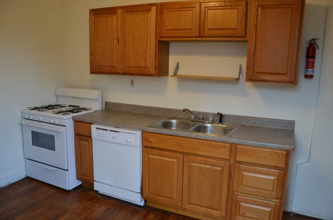 Building Photo - 2411 Fairview Ave